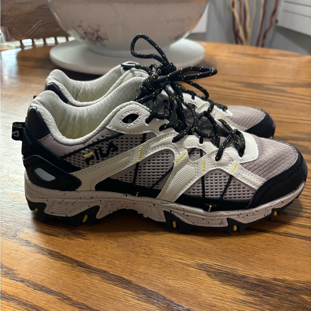 Stylish FILA Black and Gray Sneakers
Women’s 7.5
Perfect condition!! - Picture 3 of 5